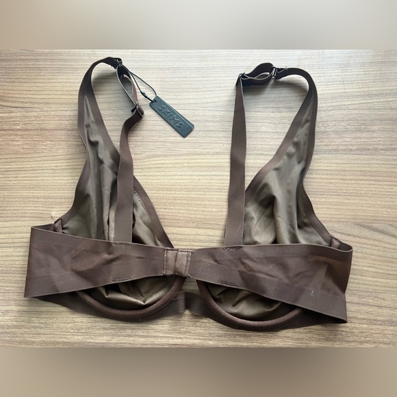 SKIMS Naked Underwire Plunge Bra Size 38C Smokey Quartz BR-UWR-0090 Balconette - Picture 8 of 10